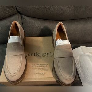 Gentle Souls Kenneth Cole Womens Brenda Lug Loafer Suede Leather Mushroom Tan 9M